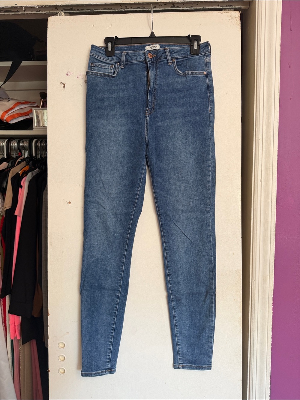 Forever 21 Women’s Skinny Jeans in Medium Blue Denim